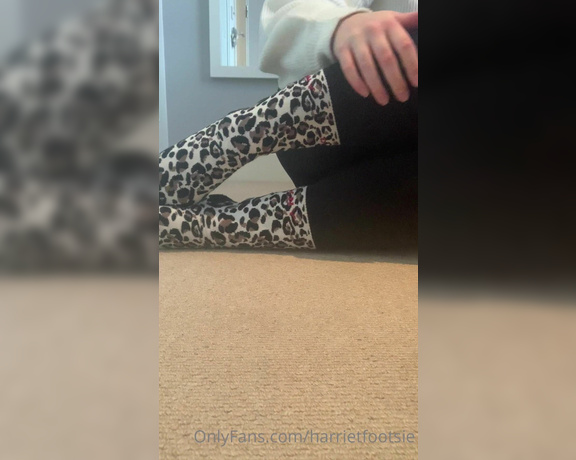 Harriet King aka harrietfootsie Foot Fetish - 02-11-2021 OnlyFans Video - So I made the ultimate sock tease video for a fan who loves to be teased