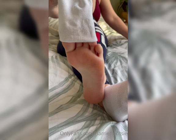 Harriet King aka harrietfootsie Foot Fetish - 01-26-2023 OnlyFans Video - How do my socks smell  x