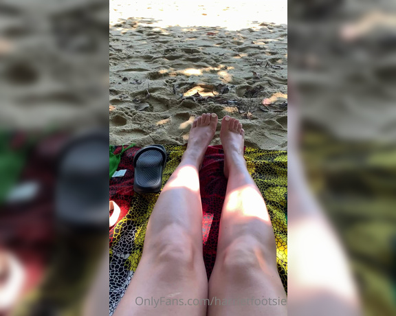 Harriet King aka harrietfootsie Foot Fetish - 03-02-2023 OnlyFans Video - Just checking in from this beautiful Brazilian beach Legs and feet are catching a slight tan