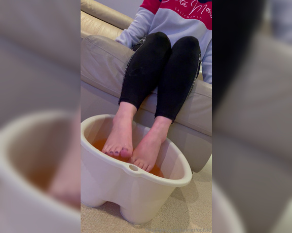 Harriet King aka harrietfootsie Foot Fetish - 01-29-2024 OnlyFans Video - Be back soon