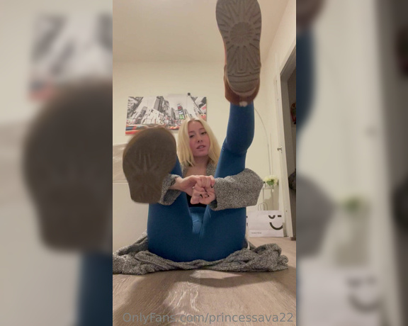 Princess Ava aka princessava22 Foot Fetish - 08-26-2023 OnlyFans Video - One of my good bitches couldnt get enough of my uggs