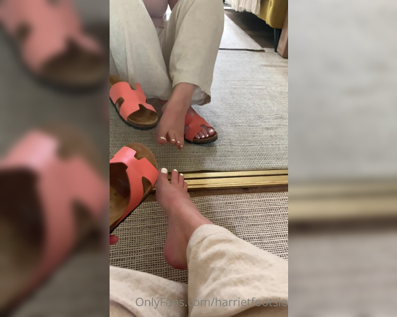 Harriet King aka harrietfootsie Foot Fetish - 06-25-2023 OnlyFans Video - New pedi, new sandals  POV of how I get to see my feet every single