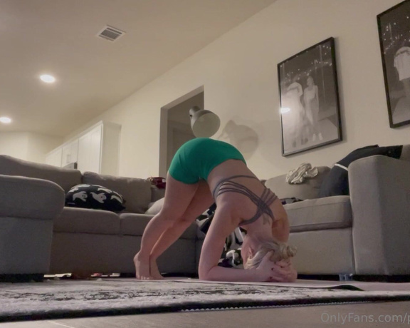 Princess Ava aka princessava22 Foot Fetish - 08-27-2023 OnlyFans Video - Dirty yoga feet Yes please