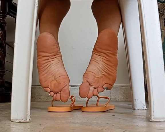 Goddess Marie aka mariexsoles Foot Fetish - 02-23-2022 OnlyFans Video - little gift