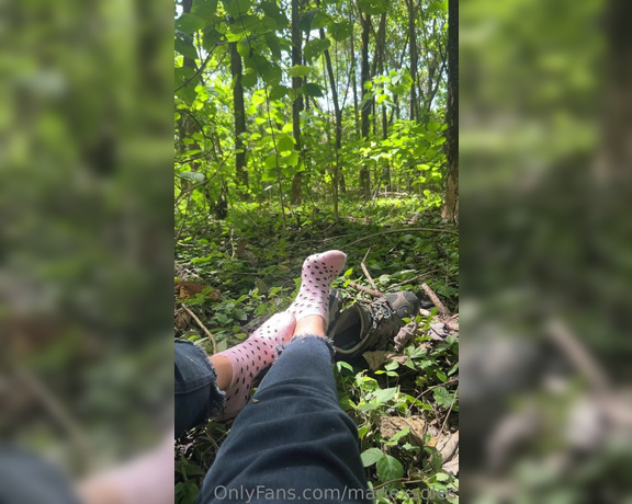 Goddess Marie aka mariexsoles Foot Fetish - 05-30-2023 OnlyFans Video - My feet anywhere look great, but, in the woods uff