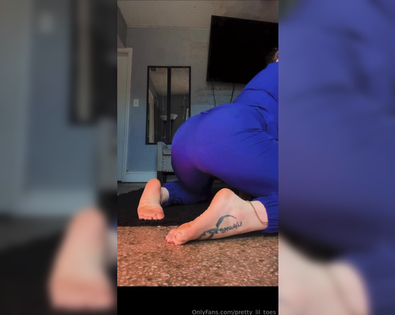 PRETTY TOES aka pretty_lil_toes Foot Fetish - 03-06-2024 OnlyFans Video - I love worshipping my own dirty socks