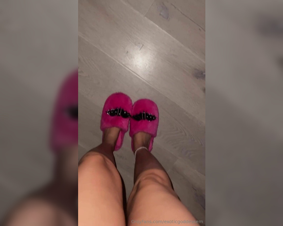 Goddess Em aka exoticgoddessem Foot Fetish - 06-07-2024 OnlyFans Video - i finally was able to log back into my OF