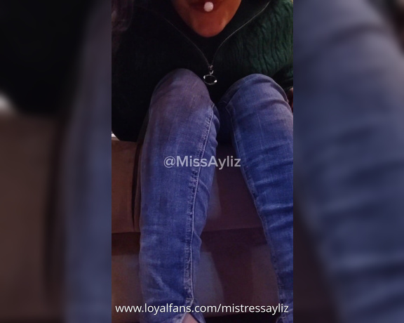 Mistress Ayliz FEET LİCKİNG (LoyalFans)