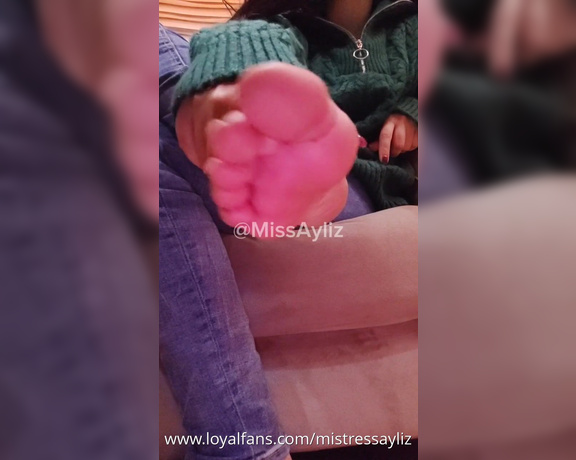 Mistress Ayliz FEET LİCKİNG (LoyalFans)