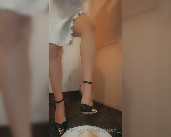 Daddy Serena aka all4serenab Femdom - 01-12-2021 OnlyFans Video - You want My leftovers for tea boy Well, you can beg for them once I have