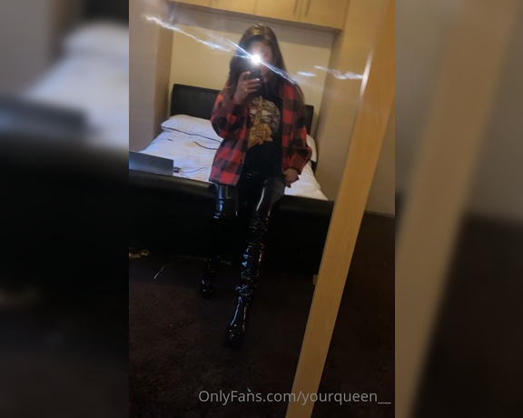 Daddy Serena aka all4serenab Femdom - 01-26-2021 OnlyFans Video - Shiny leggings drive you wild