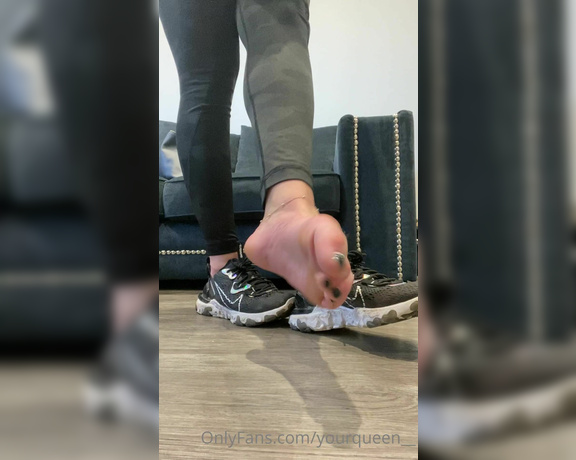 Daddy Serena aka all4serenab Femdom - 05-19-2021 OnlyFans Video - Post gym wet, fragrant, Goddess feet