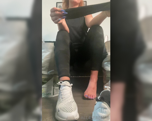 Daddy Serena aka all4serenab Femdom - 06-09-2021 OnlyFans Video - My feet are wet with sweat from the gym, and rushing about Perfect for teasing My