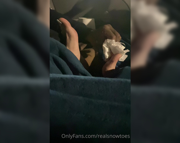 Realsnowtoes aka realsnowtoes Foot Fetish - 12-31-2021 OnlyFans Video - Daddy cleaning up his  pretty ass feet after giving a foot job to her foot