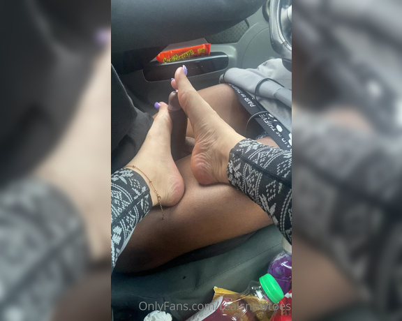 Realsnowtoes aka realsnowtoes Foot Fetish - 01-05-2022 OnlyFans Video - He couldnt concentrate on driving, we had to pull over