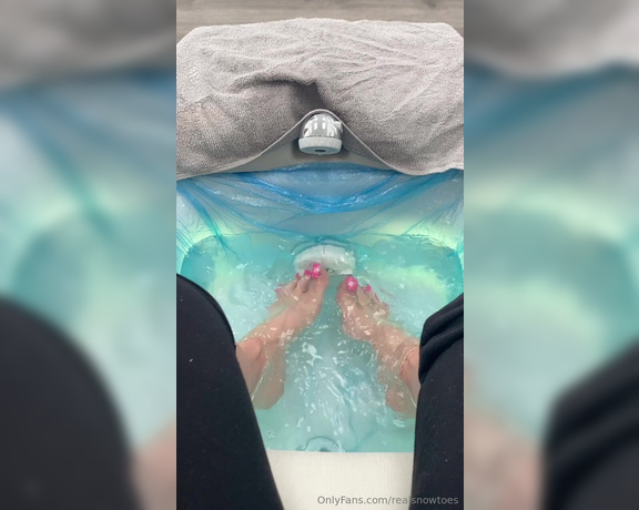 Realsnowtoes aka realsnowtoes Foot Fetish - 01-31-2024 OnlyFans Video - Relaxing