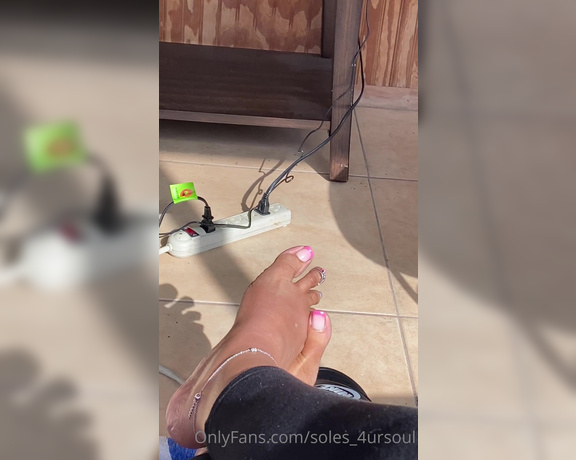 Goddess Сee aka soles_4ursoul Foot Fetish - 01-08-2021 OnlyFans Video - Leaked soles_4ursoul 89748