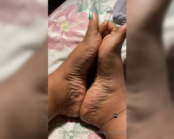 Goddess Сee aka soles_4ursoul Foot Fetish - 03-12-2021 OnlyFans Video - watch my toes play