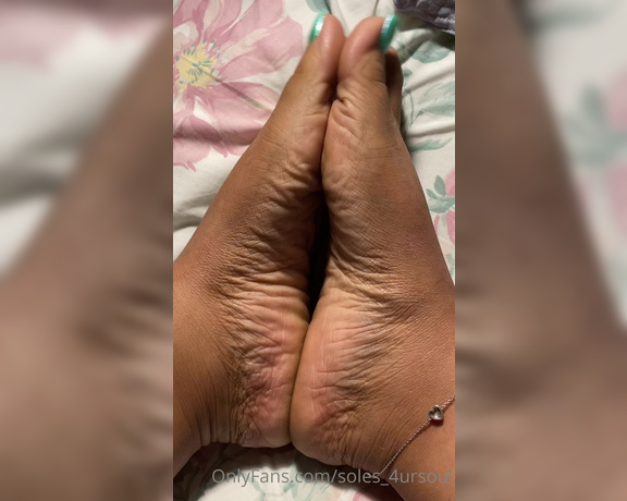 Goddess Сee aka soles_4ursoul Foot Fetish - 03-12-2021 OnlyFans Video - watch my toes play