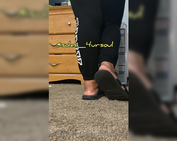 Goddess Сee aka soles_4ursoul Foot Fetish - 03-22-2021 OnlyFans Video - On your knees smell my feet an give me these shoes for free