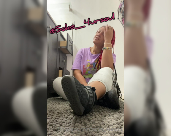 Goddess Сee aka soles_4ursoul Foot Fetish - 03-25-2021 OnlyFans Video - Show an sock removal stinky feet JOI you wont last the full 5minutes