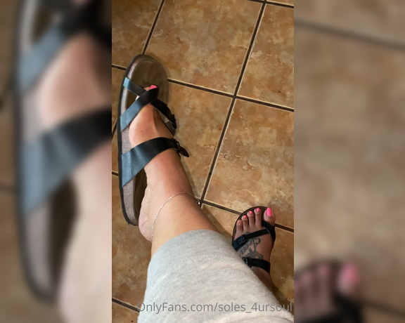 Goddess Сee aka soles_4ursoul Foot Fetish - 02-02-2022 OnlyFans Video - Stinky Birkenstocks