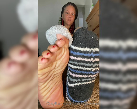 Goddess Сee aka soles_4ursoul Foot Fetish - 03-15-2022 OnlyFans Video - SOCK TEASE