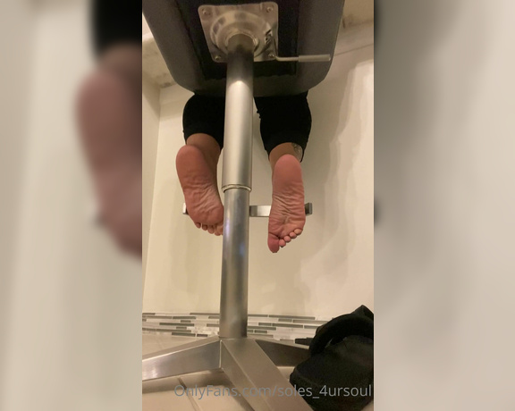 Goddess Сee aka soles_4ursoul Foot Fetish - 03-29-2022 OnlyFans Video - CREEPER VIEW