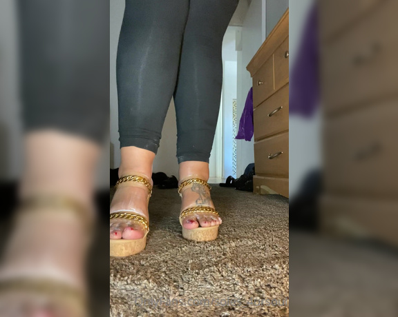 Goddess Сee aka soles_4ursoul Foot Fetish - 03-12-2022 OnlyFans Video - EXTREME MOISTURE