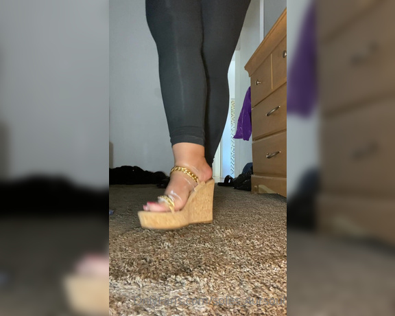 Goddess Сee aka soles_4ursoul Foot Fetish - 03-12-2022 OnlyFans Video - EXTREME MOISTURE