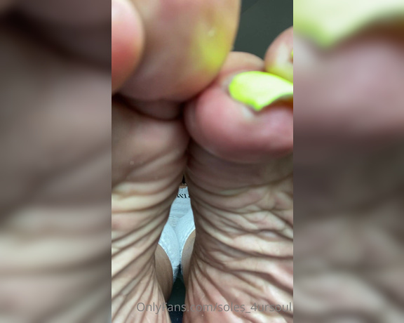 Goddess Сee aka soles_4ursoul Foot Fetish - 07-26-2022 OnlyFans Video - Close and personal LOVE YALL