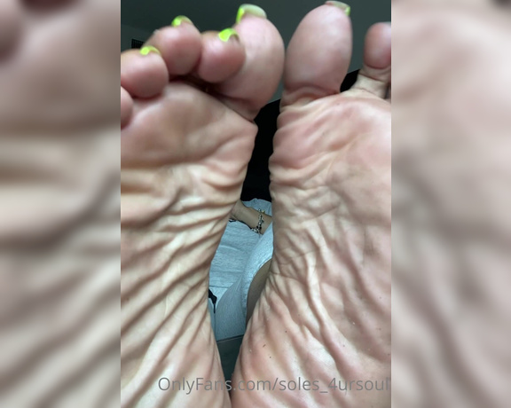 Goddess Сee aka soles_4ursoul Foot Fetish - 07-26-2022 OnlyFans Video - Close and personal LOVE YALL