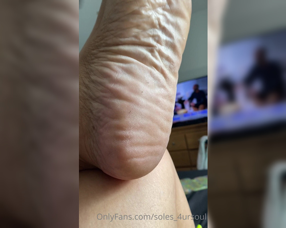 Goddess Сee aka soles_4ursoul Foot Fetish - 07-15-2022 OnlyFans Video - FOOT TEASE  Love yall y