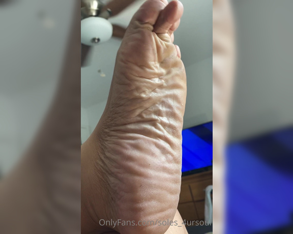 Goddess Сee aka soles_4ursoul Foot Fetish - 07-15-2022 OnlyFans Video - FOOT TEASE  Love yall y