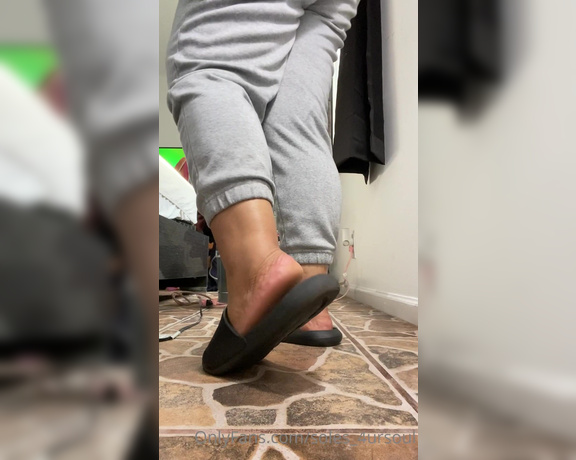 Goddess Сee aka soles_4ursoul Foot Fetish - 01-11-2023 OnlyFans Video - DOORMAT BOYFRIEND