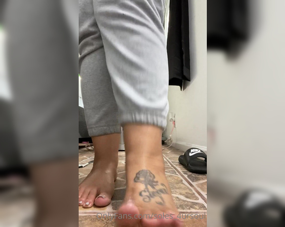 Goddess Сee aka soles_4ursoul Foot Fetish - 01-11-2023 OnlyFans Video - DOORMAT BOYFRIEND