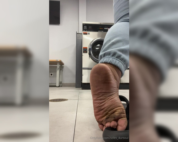 Goddess Сee aka soles_4ursoul Foot Fetish - 05-16-2024 OnlyFans Video - Laundry with Cee