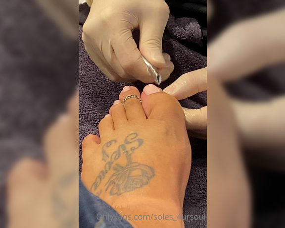 Goddess Сee aka soles_4ursoul Foot Fetish - 09-18-2020 OnlyFans Video - Pedicure part 1