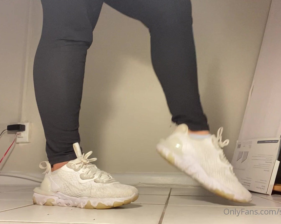 Obeydiosa aka obeydiosax Foot Fetish - 06-17-2021 OnlyFans Video - Smelly sneaker and sock removal