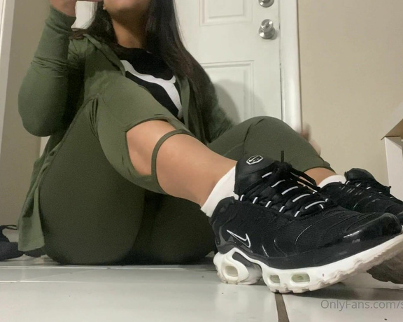 Obeydiosa aka obeydiosax Foot Fetish - 02-01-2022 OnlyFans Video - Sweaty socks removal and domination