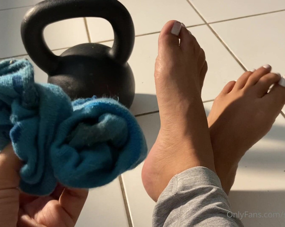 Obeydiosa aka obeydiosax Foot Fetish - 09-24-2021 OnlyFans Video - Sensual sock sniffing