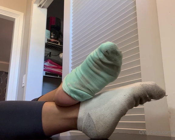 Obeydiosa aka obeydiosax Foot Fetish - 10-27-2022 OnlyFans Video - White Hanes and teal sweaty ankle sock removal