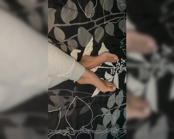 Obeydiosa aka obeydiosax Foot Fetish - 06-07-2020 OnlyFans Video - Toes POV wiggling and spreading white pedicure