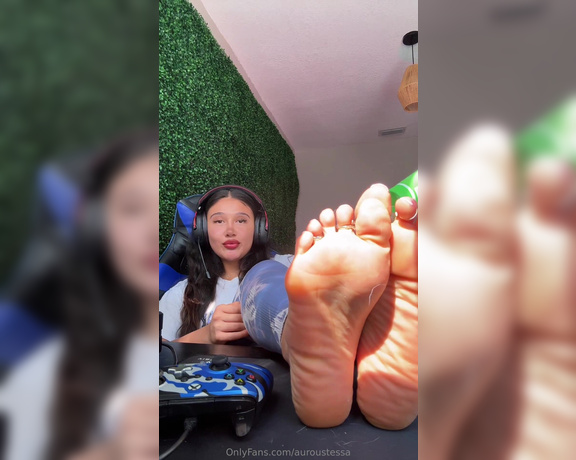 Tessasfit aka auroustessa Foot Fetish - 08-23-2024 OnlyFans Video - JOI Gamed Girl Edition