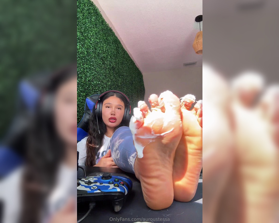 Tessasfit aka auroustessa Foot Fetish - 08-23-2024 OnlyFans Video - JOI Gamed Girl Edition