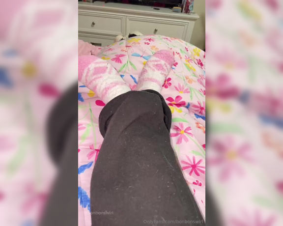 Bonbonswirl aka bonbonswirl Foot Fetish - 10-11-2024 OnlyFans Video - Extremely dirty socks for those who like that