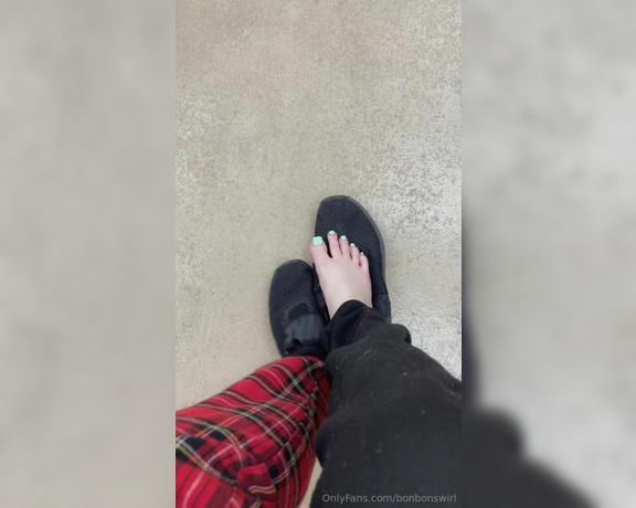 Bonbonswirl aka bonbonswirl Foot Fetish - 09-03-2024 OnlyFans Video - stinkysweaty