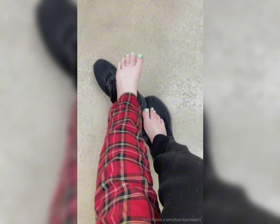 Bonbonswirl aka bonbonswirl Foot Fetish - 09-03-2024 OnlyFans Video - stinkysweaty