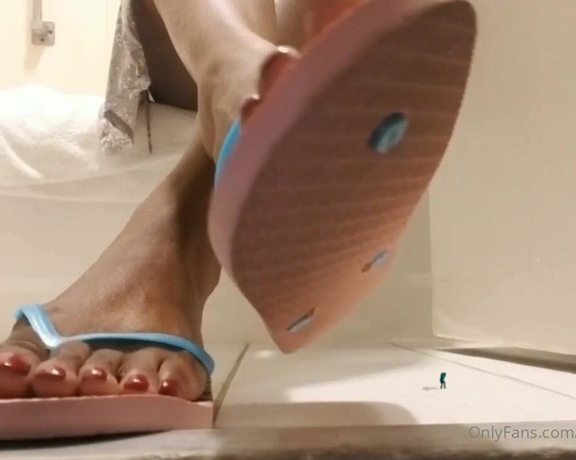 Chocolate Foot Goddess aka cfootgoddessx Foot Fetish - 07-02-2021 OnlyFans Video - Flip Flop Giantess