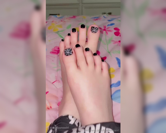 Bonbonswirl aka bonbonswirl Foot Fetish - 10-26-2024 OnlyFans Video - My halloween nails